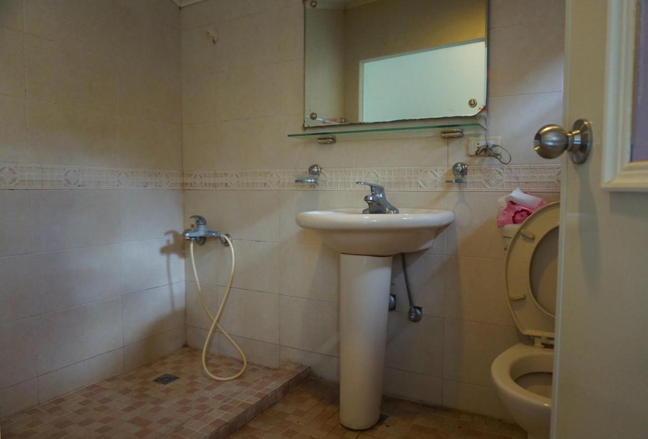 Hua Bin Hotel Yilan Exteriör bild