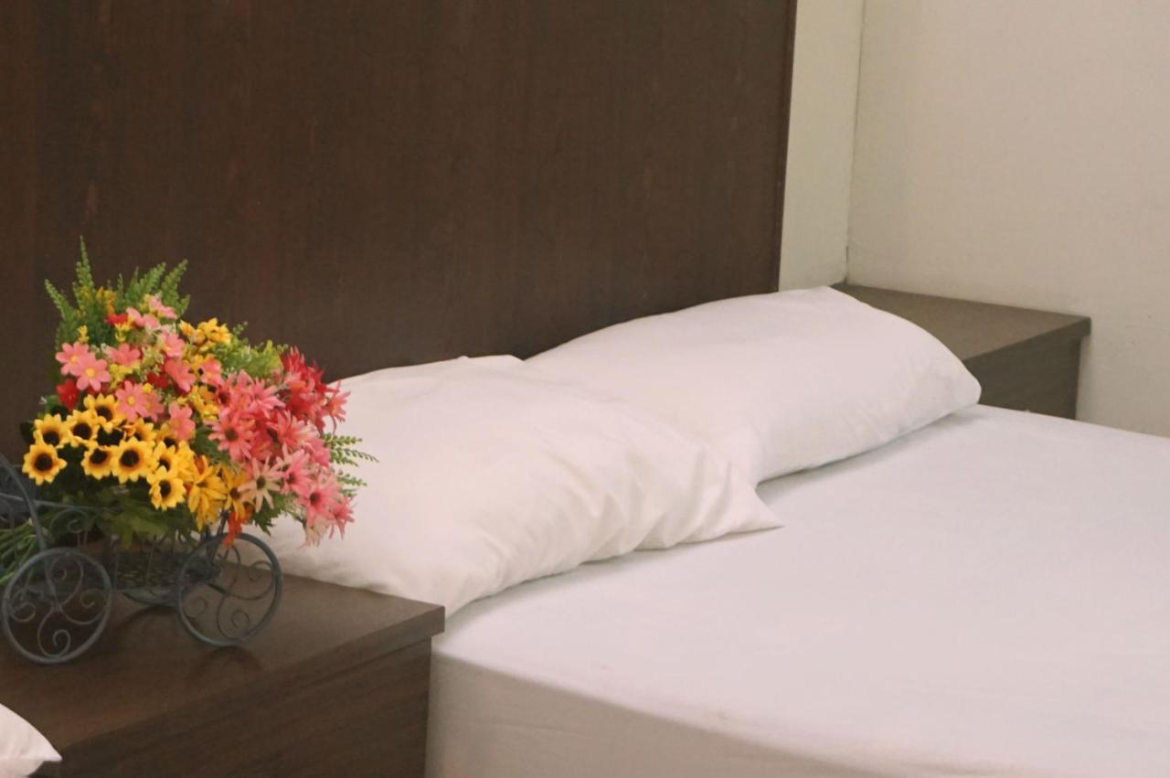 Hua Bin Hotel Yilan Exteriör bild