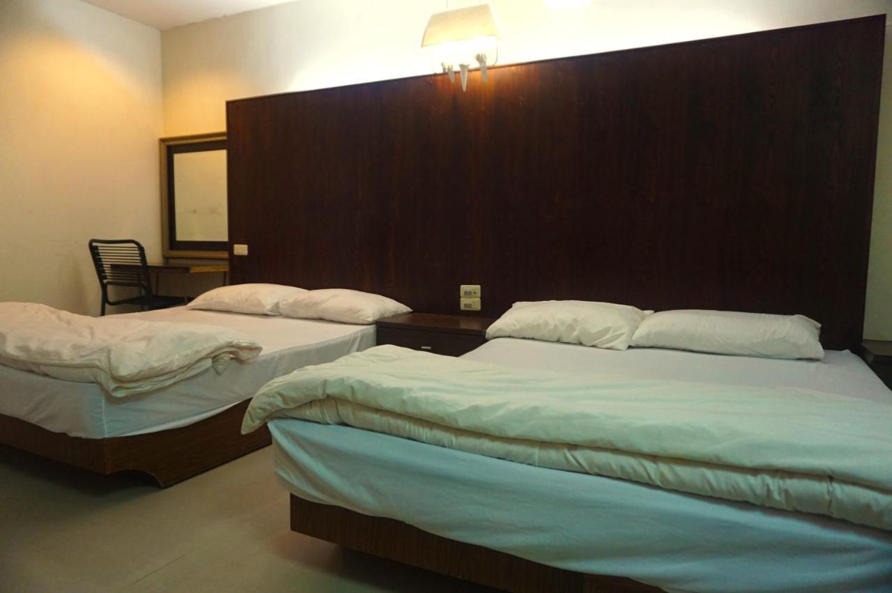 Hua Bin Hotel Yilan Exteriör bild