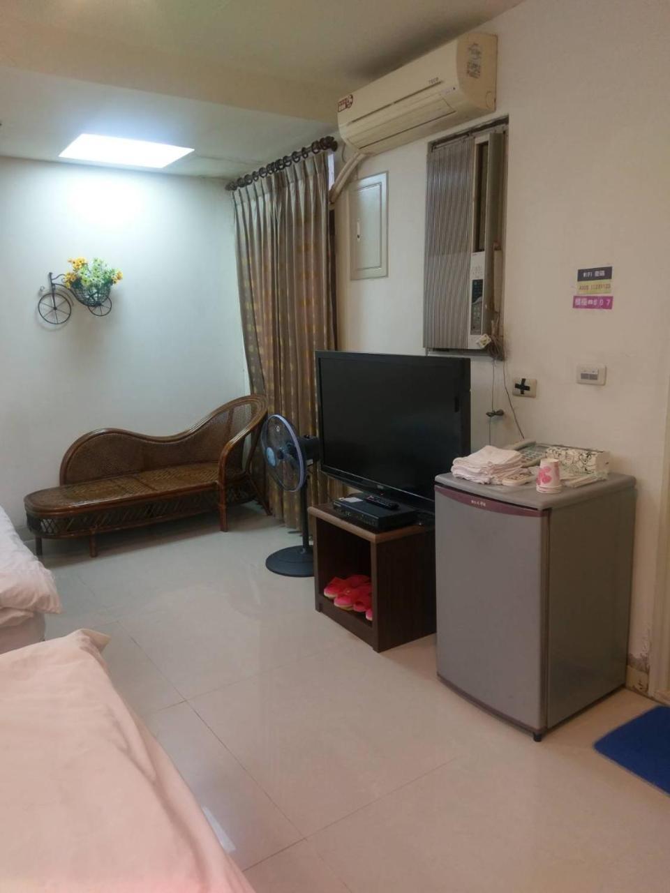 Hua Bin Hotel Yilan Exteriör bild