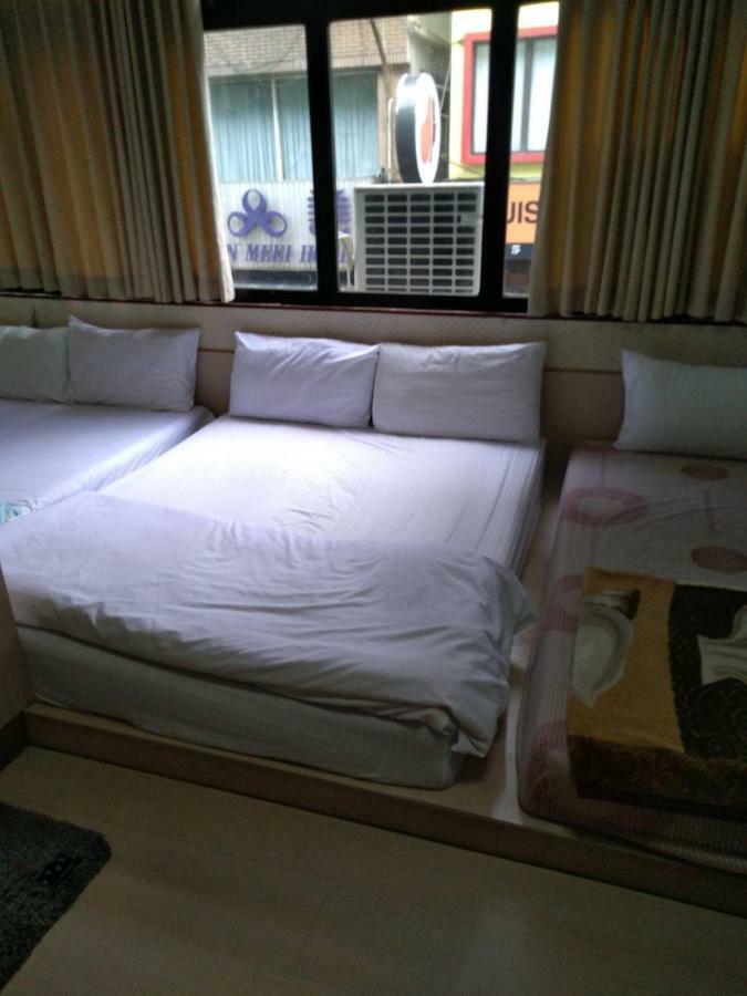 Hua Bin Hotel Yilan Exteriör bild
