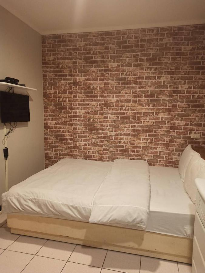 Hua Bin Hotel Yilan Exteriör bild