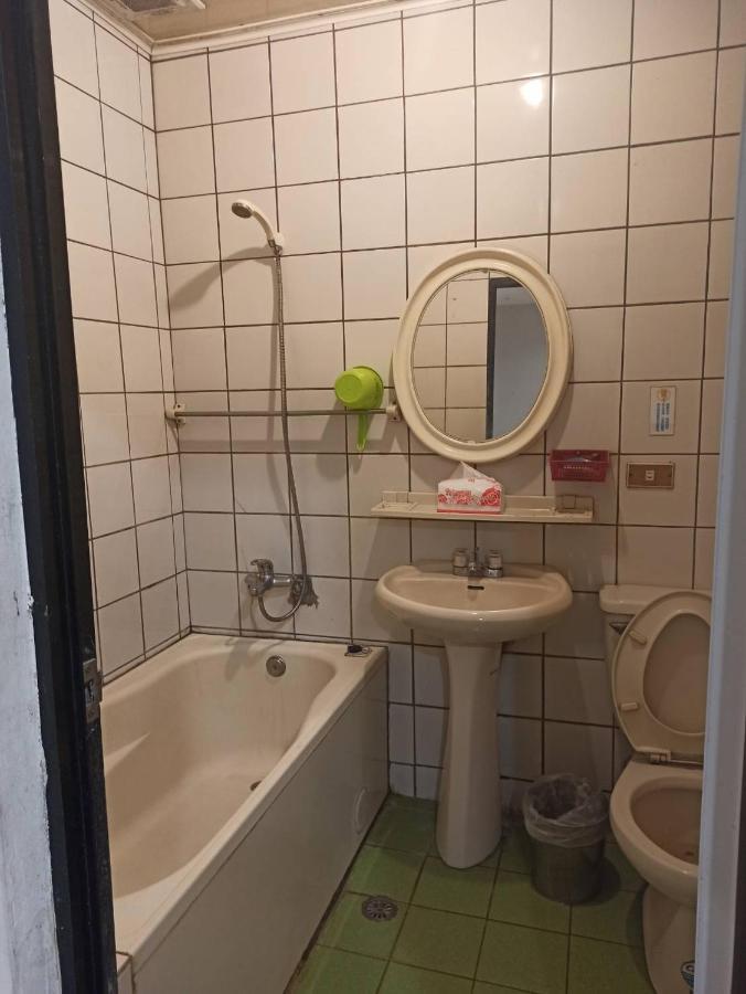 Hua Bin Hotel Yilan Exteriör bild